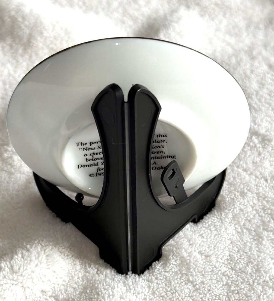 Donald Zolan "New Shoes" Collector Plate - 1993 - photo 4