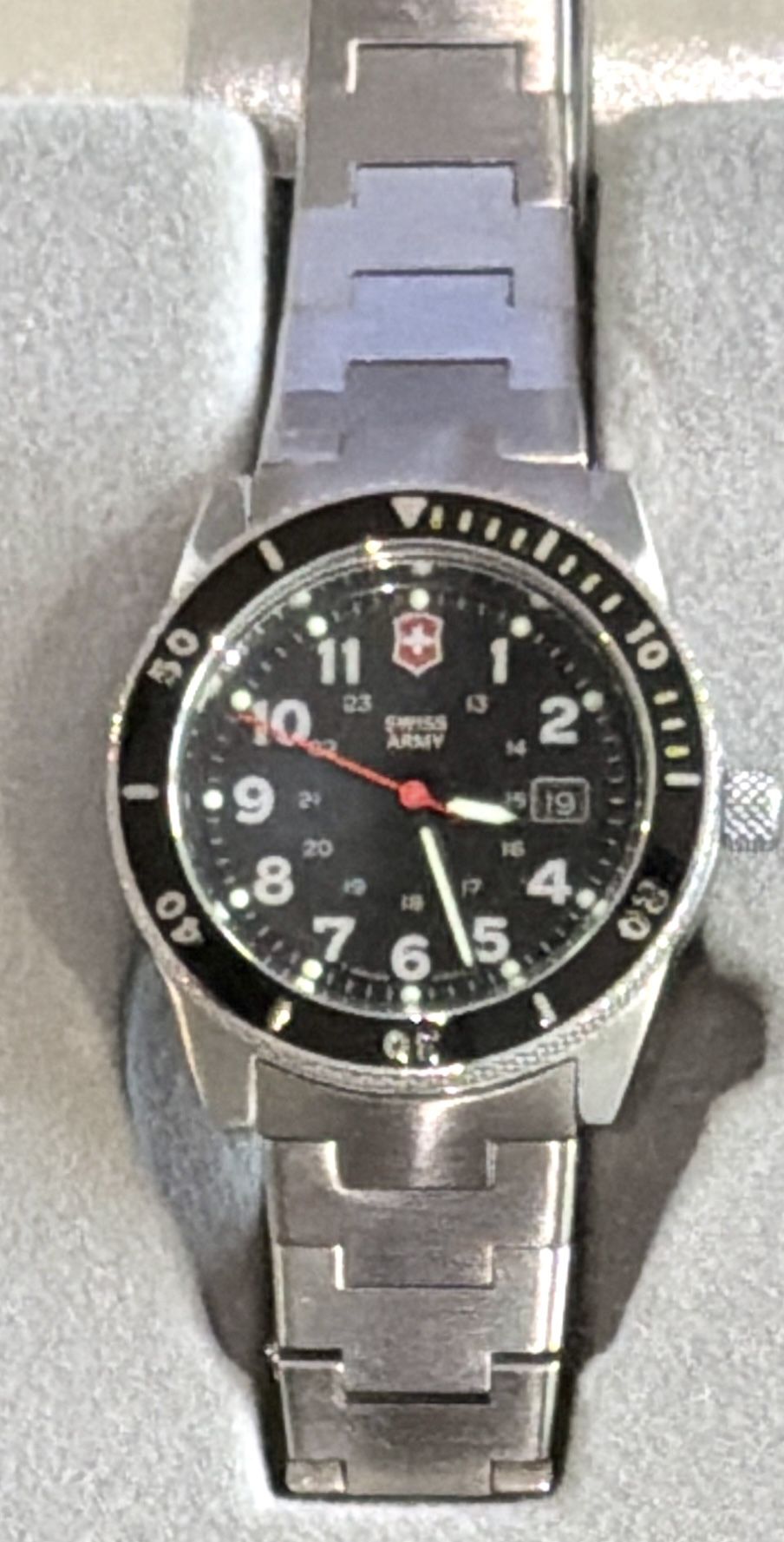 Swiss Army Victorinox Lancer Woman’s Watch - New in Box - photo 2