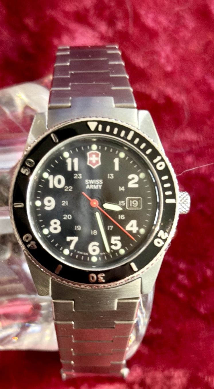Swiss Army Victorinox Lancer Woman’s Watch - New in Box - photo 3