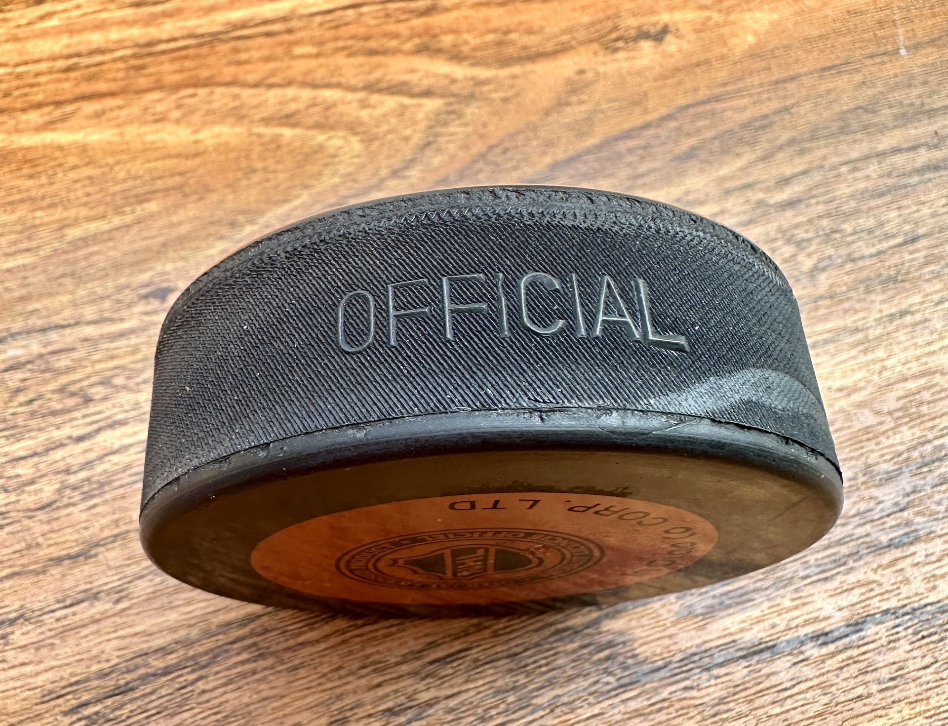 Chicago Blackhawks Official Vintage Hockey Puck - photo 3