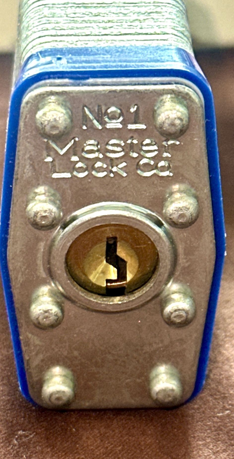 Master Lock Padlock Commercial Grade w/ 2 Keys - Model 1A375 - photo 4