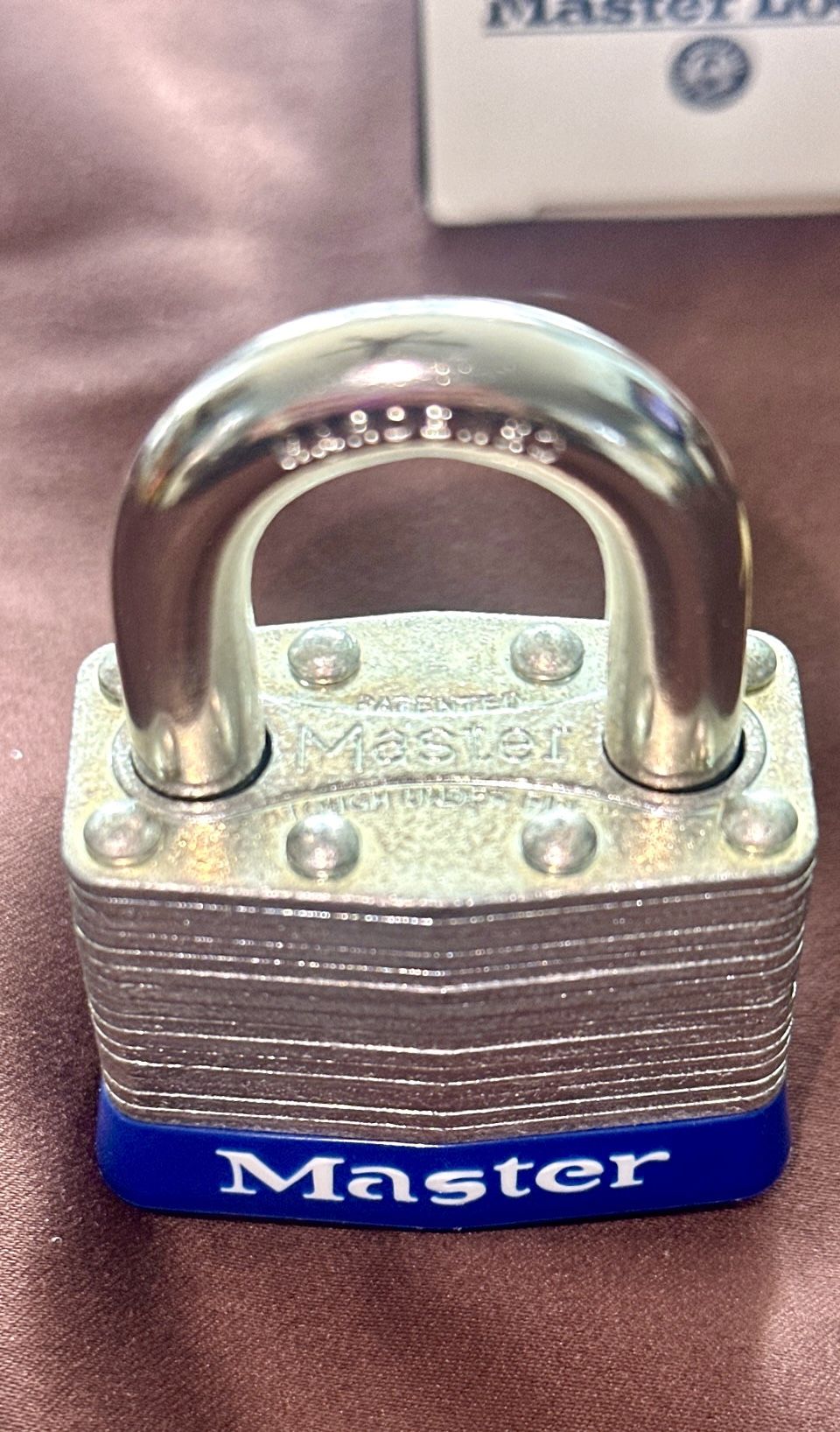 Master Lock Padlock Commercial Grade w/ 2 Keys - Model 1A375 - photo 5