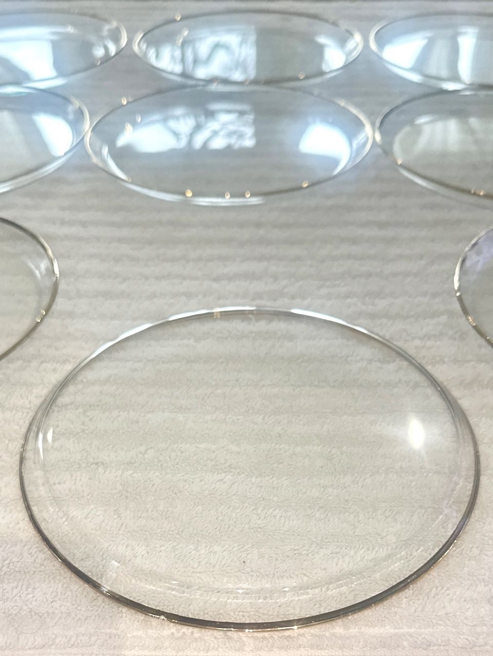 7” Clear Glass Plates Gold Rim Detailing. Set of 12- Vintage. - photo 3