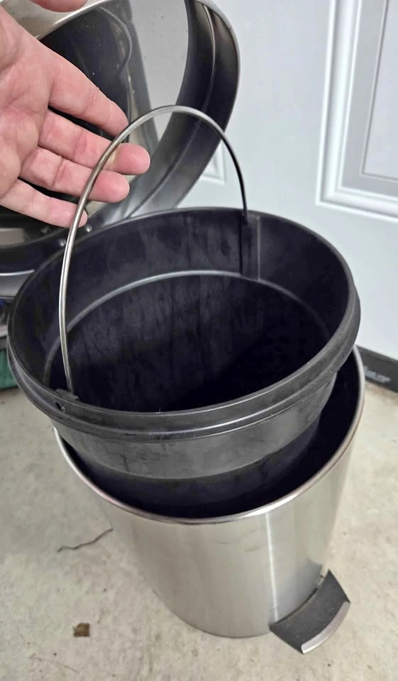 Garbage pail