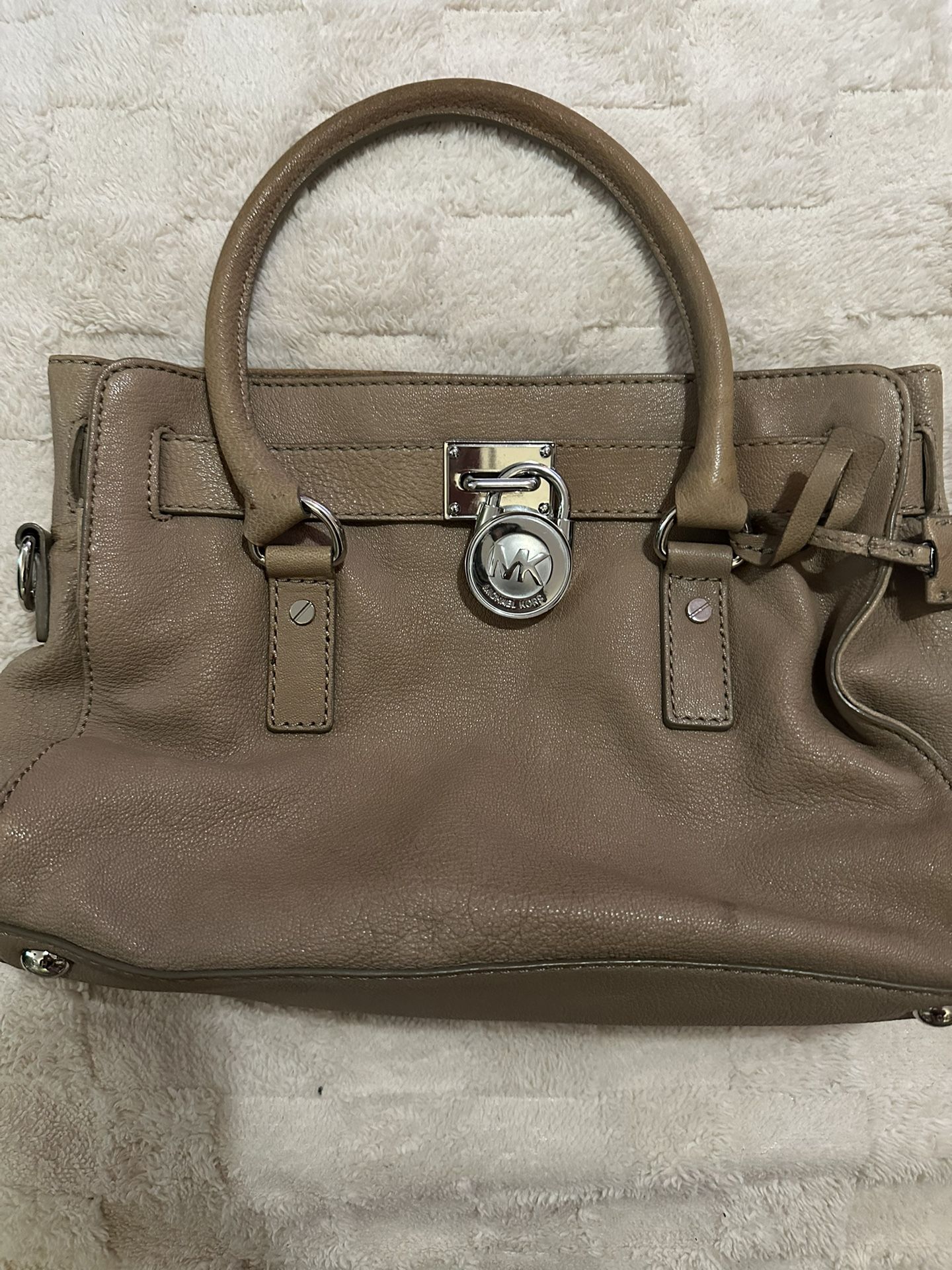 Michael Kors Hamilton Large Satchel – Taupe Pebbled Leather - photo 3
