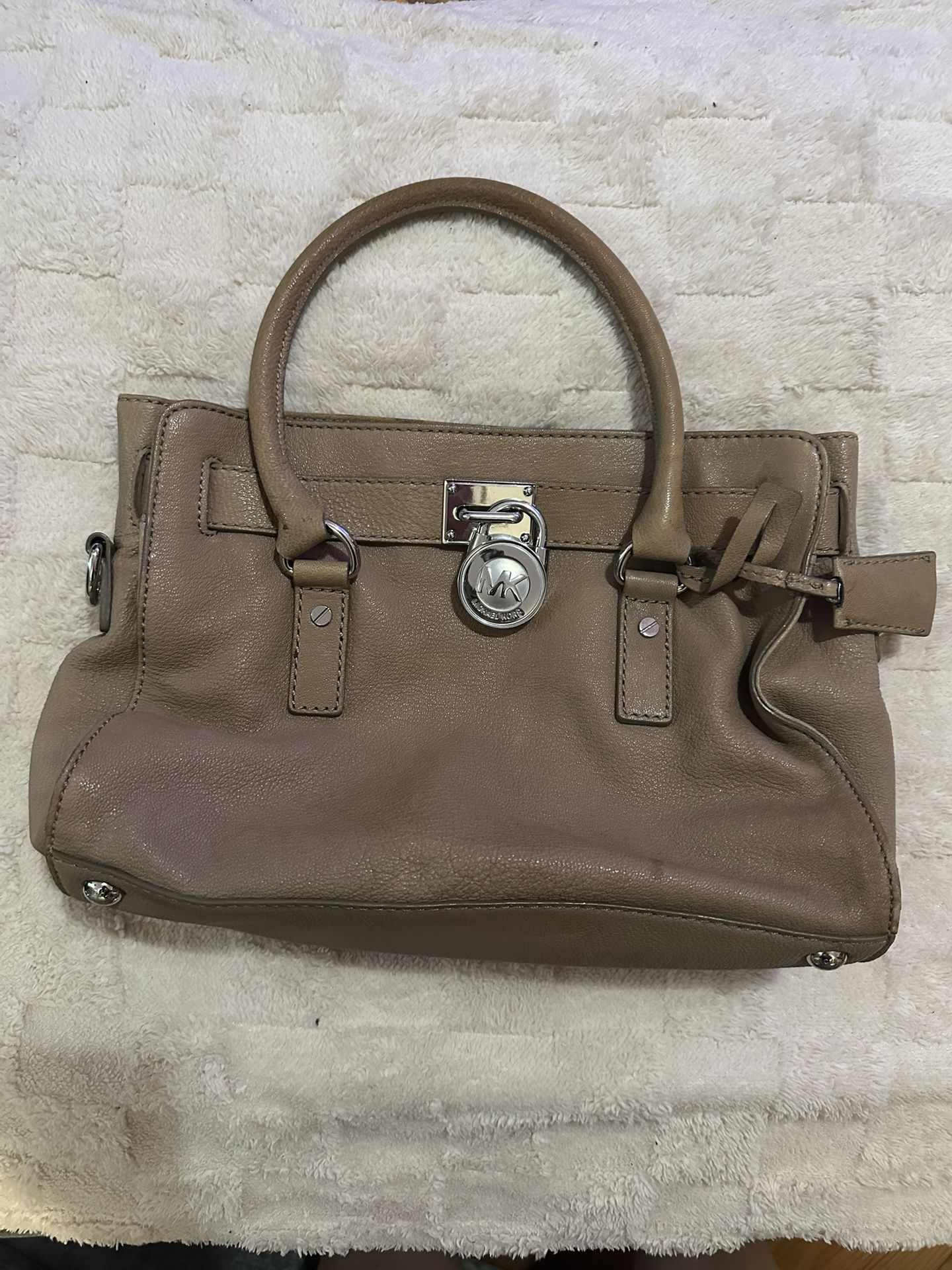 Michael Kors Hamilton Large Satchel – Taupe Pebbled Leather - photo 4