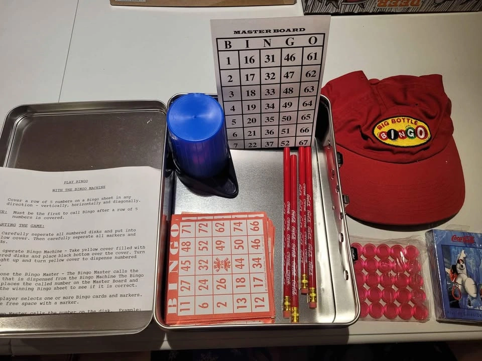 Coca Cola Classic Bingo Limited Edition Lunch Box - photo 3