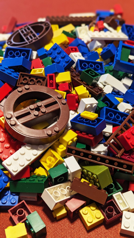 2.2lbs (1kg) of Assorted Mega Bloks Pieces - $9 Per Pound = $20 - photo 2