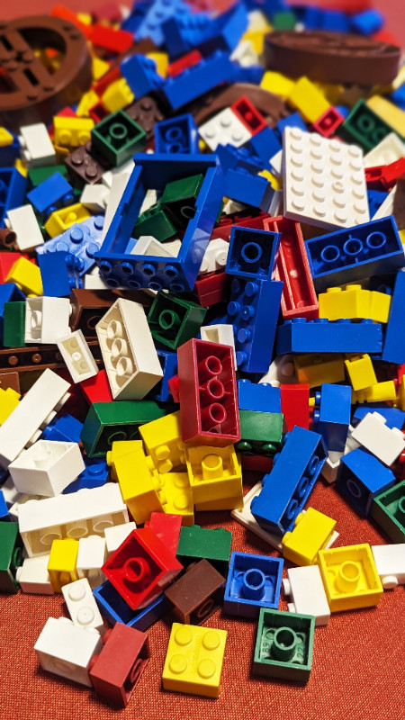 2.2lbs (1kg) of Assorted Mega Bloks Pieces - $9 Per Pound = $20 - photo 3