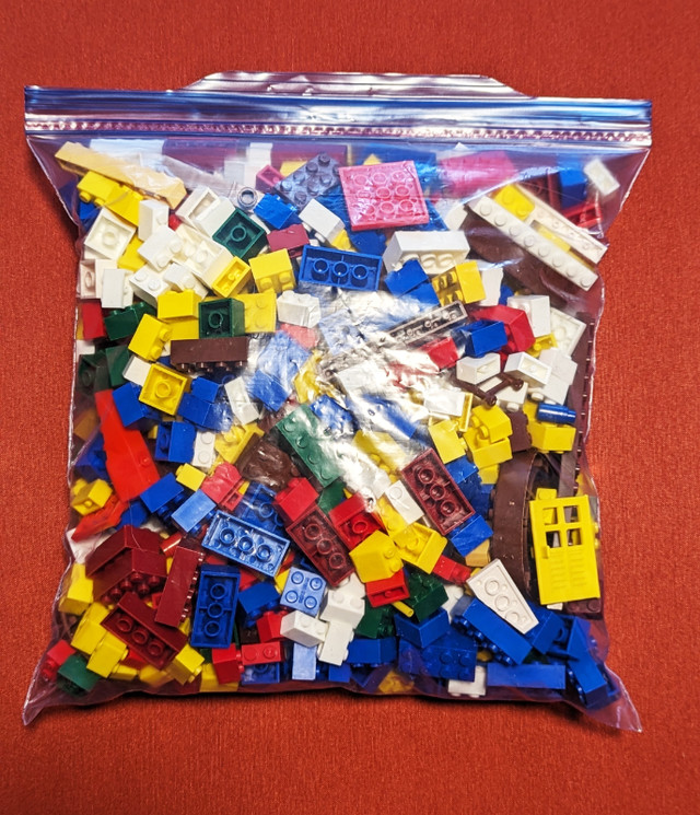 2.2lbs (1kg) of Assorted Mega Bloks Pieces - $9 Per Pound = $20 - photo 4