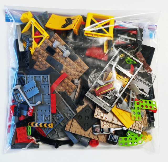 Megabloks - Streetz - Raceway - 96430 - INCOMPLETE
