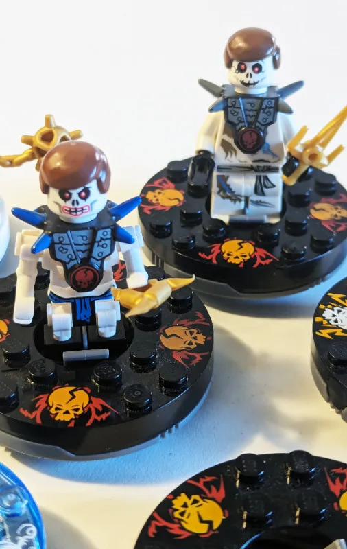 LEGO - Mini Figures - Ninjago - 5 Mini Figures, Spinners & Acces image indicator(3)