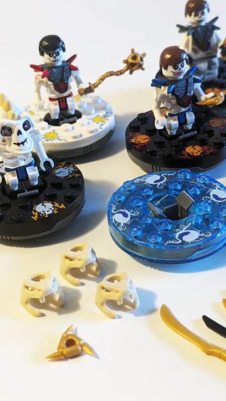 LEGO - Mini Figures - Ninjago - 5 Mini Figures, Spinners & Acces image indicator(4)