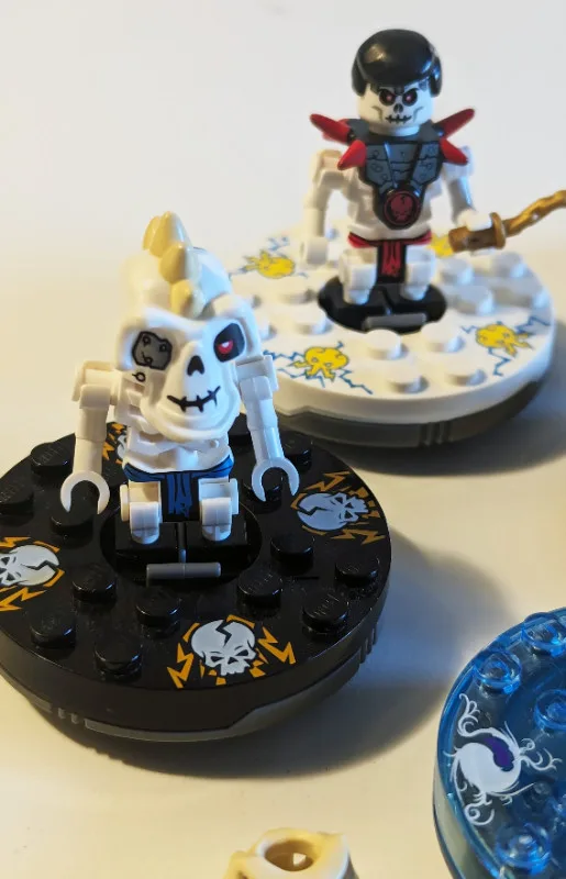 LEGO - Mini Figures - Ninjago - 5 Mini Figures, Spinners & Acces image indicator(6)