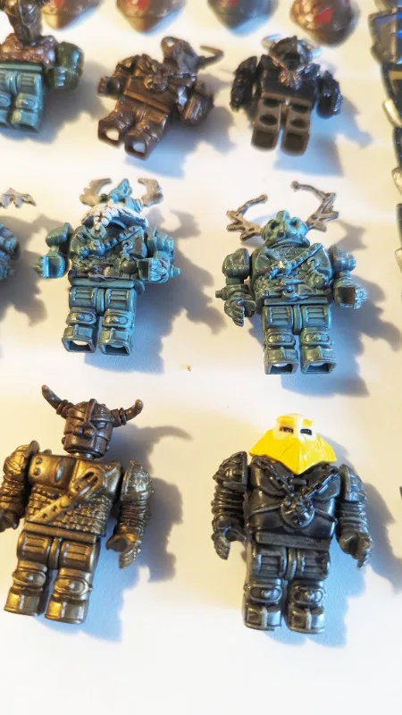 Mega Bloks Dragons Lot - Minifigures, Weapons & More image indicator(6)