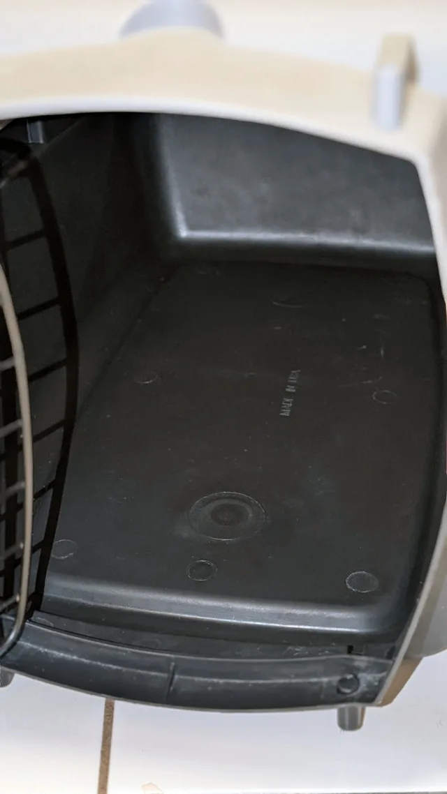 Petmate - Pet Taxi Plastic Travel Kennel image indicator(2)