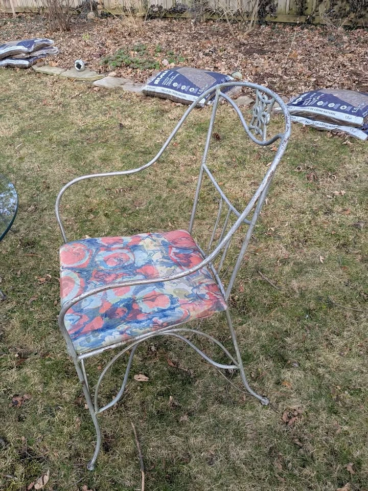 Patio Furniture Set: 4 Metal Chairs & Glass Top Table - photo 3