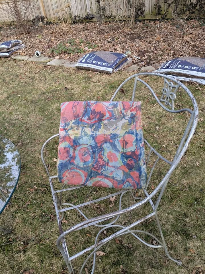 Patio Furniture Set: 4 Metal Chairs & Glass Top Table - photo 4