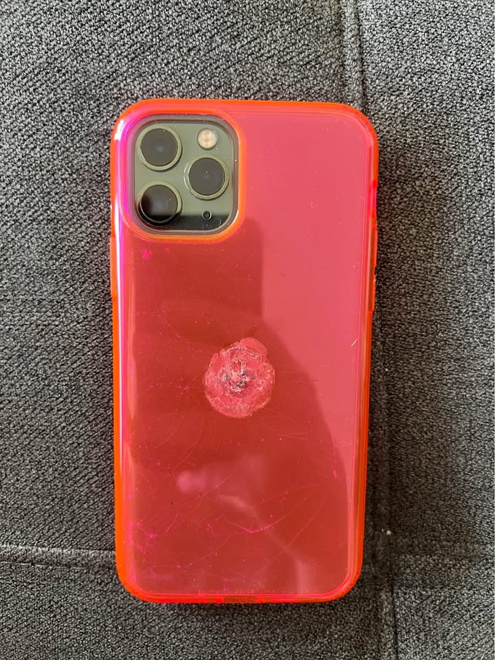 Clean, unlocked 64GB iPhone 11 Pro + Case - photo 3