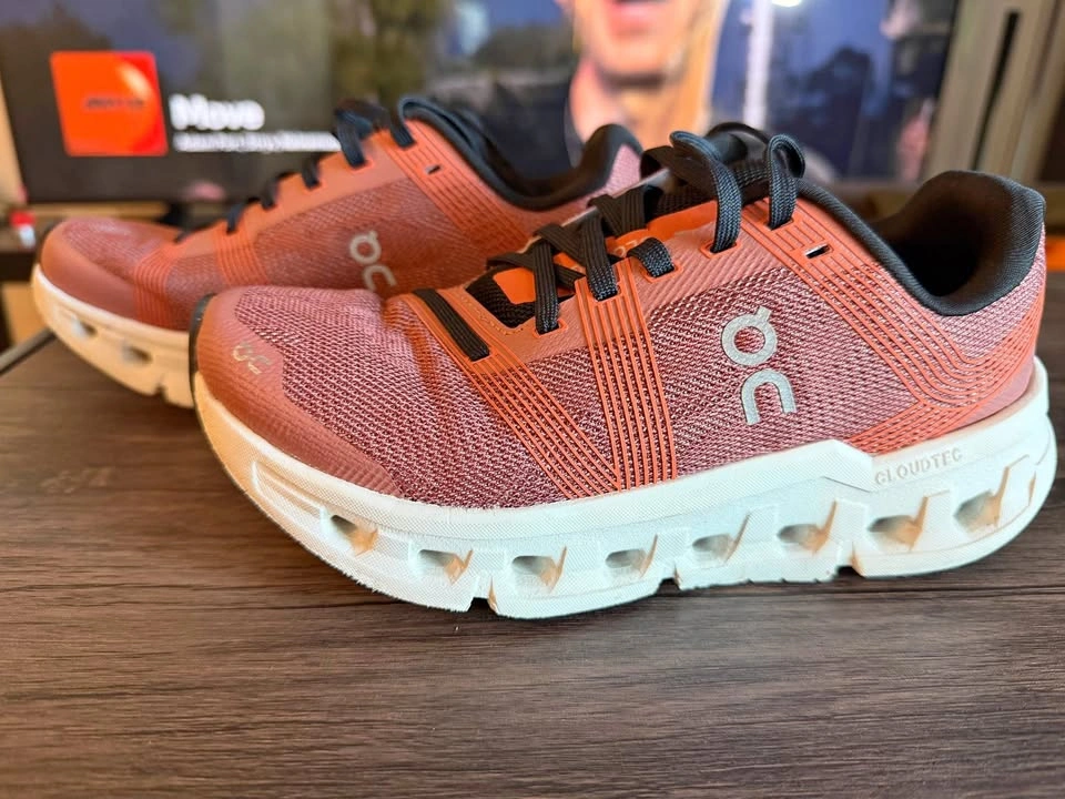 ON Running Shoes – Orange – Size 5W – Great Condition