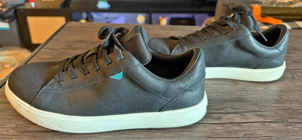 Vessi Waterproof Shoes – Black – Size 9 – Great Condition