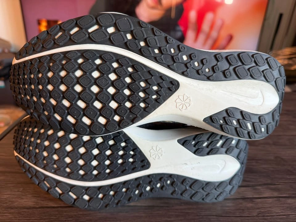Nike Running Shoes (React) – Size 9 – Great Condition - photo 2