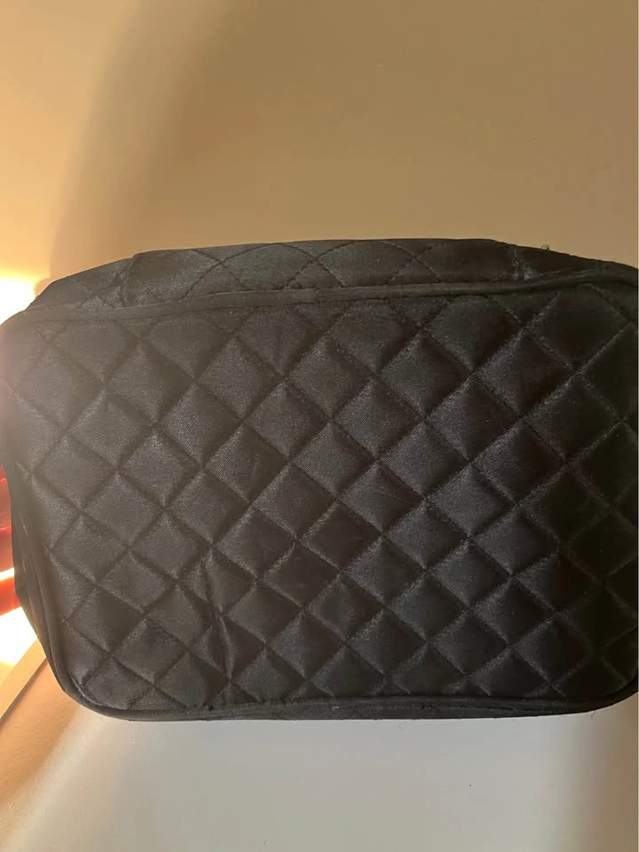 bh cosmetics black quilted makeup bag - photo 2