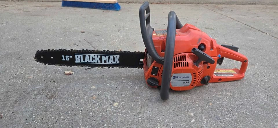 Husqvarna 235 X-Torq Chainsaw - photo 3