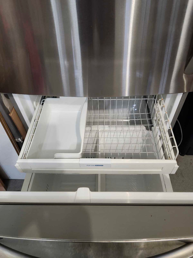 LG Bottom Freezer Fridge - photo 5