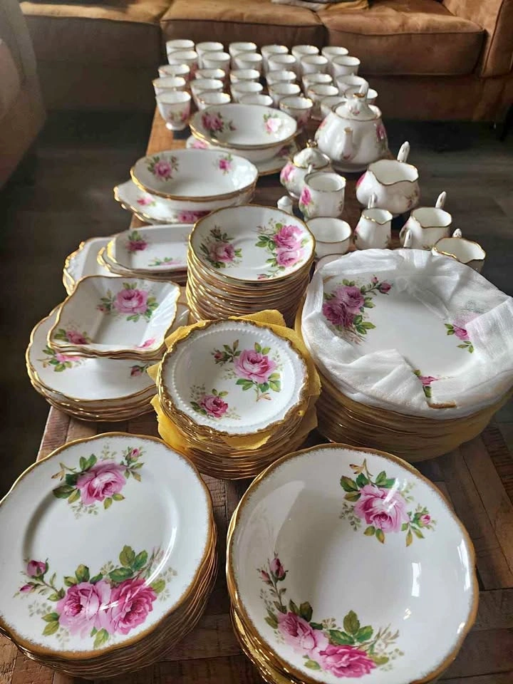 Rare Royal Albert "American Beauty" 130pc China Set