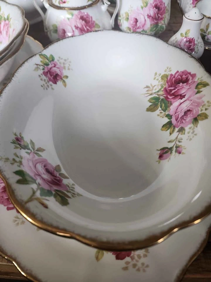Rare Royal Albert "American Beauty" 130pc China Set - photo 4