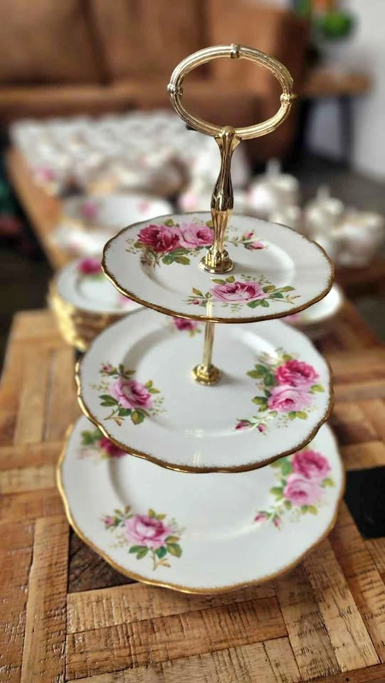 Vintage Royal Albert 3-Tier Serving Stand – American Beauty