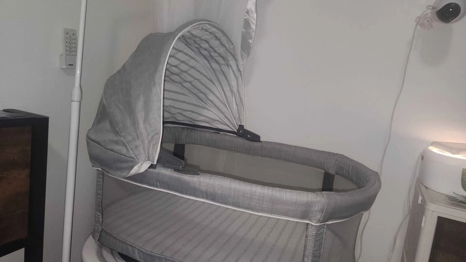 Graco Sense2Snooze Smart Bassinet - Excellent Condition - photo 3