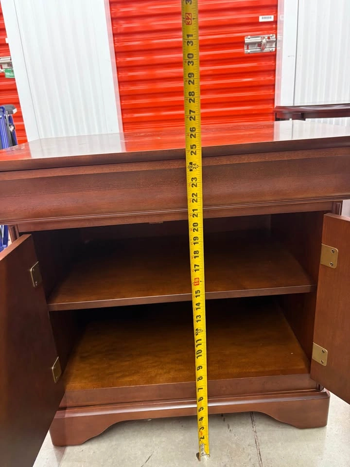 Solid wood table with doors - photo 4
