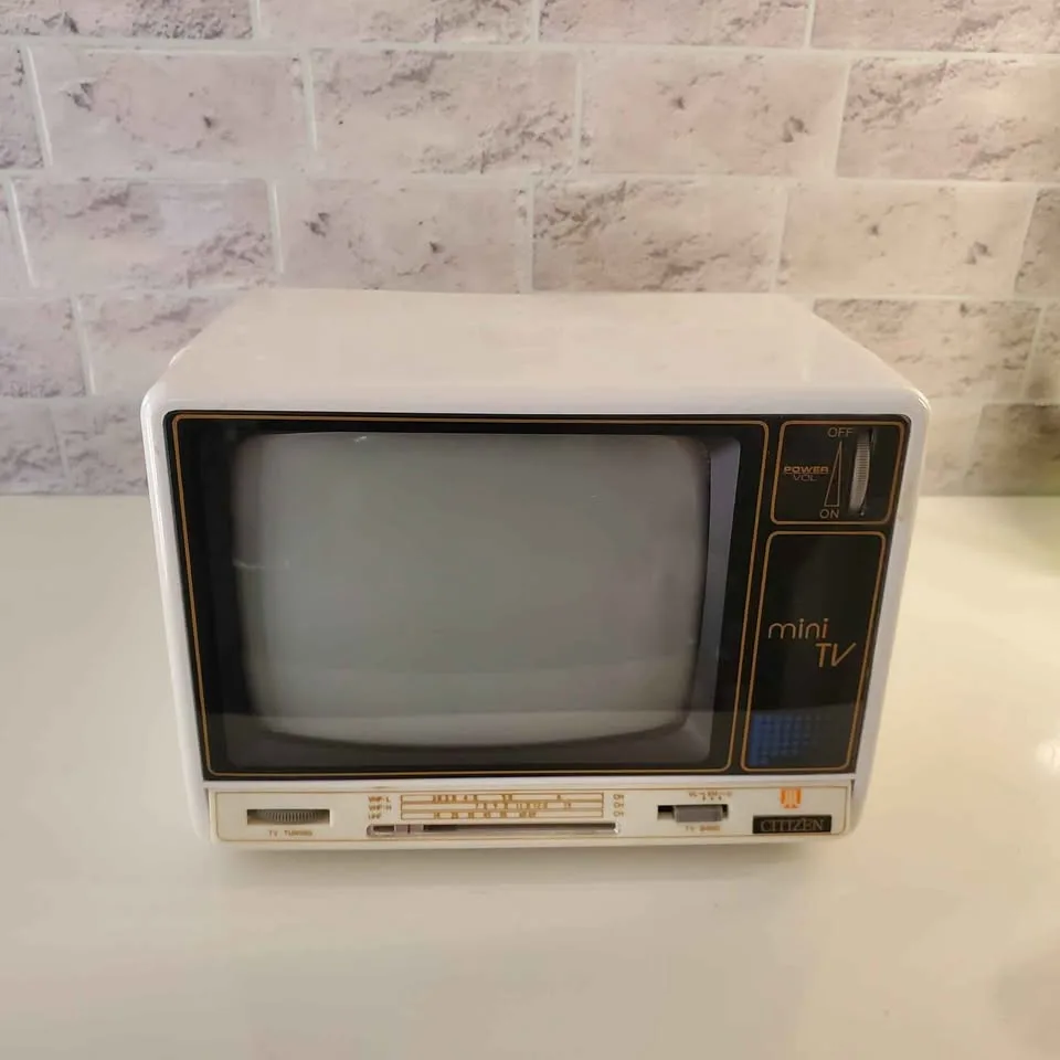 Citizen Mini Retro CRT B&W Television image indicator(3)