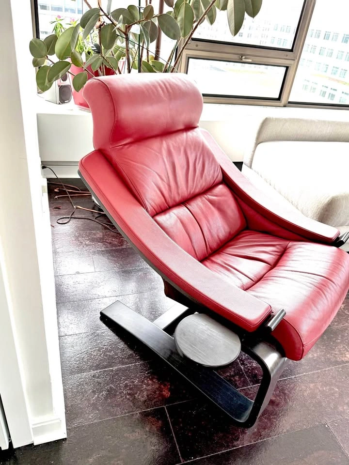 Roche-Bobois Leather Royal Lounge Chair