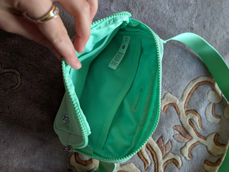 Lululemon Mint Green Everywhere Bag 1L Fanny Pack - photo 3