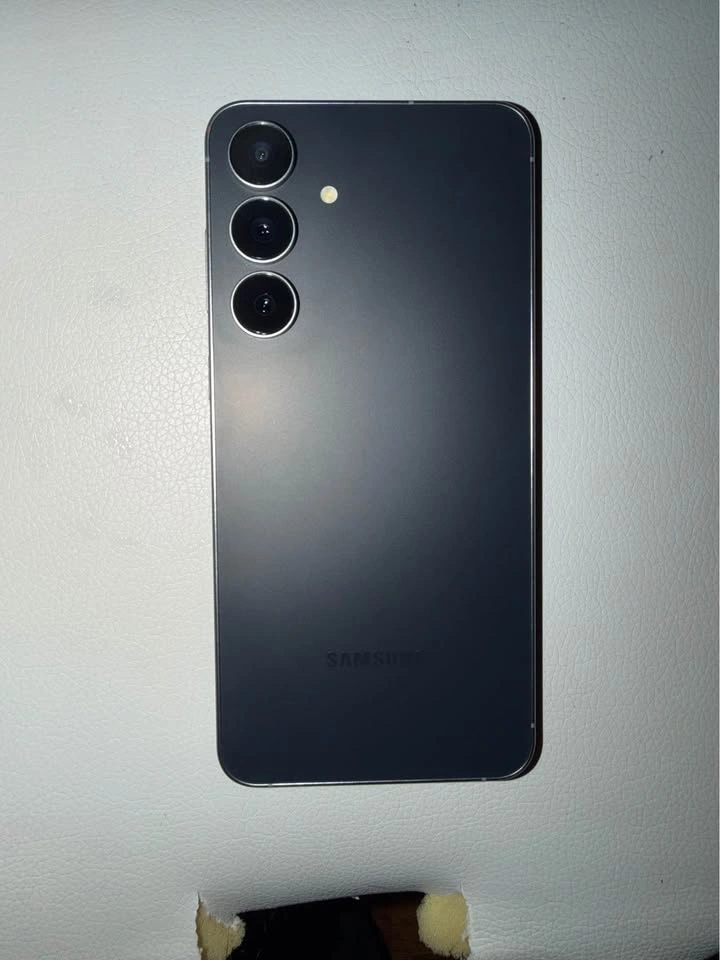 Samsung Galaxy S25 FE - photo 2