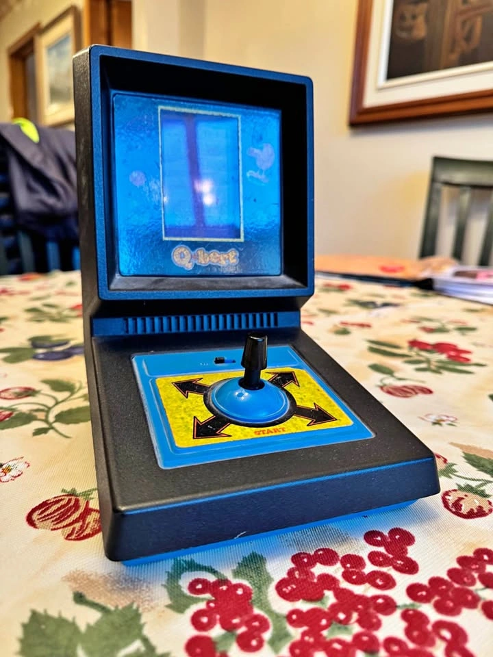 Q’Bert Tabletop Arcade Console - Vintage!