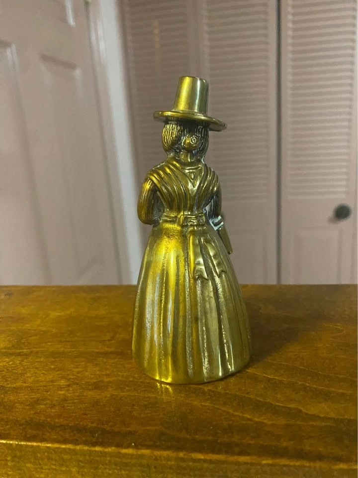 Brass Welsh lady - bell with clapper - photo 2