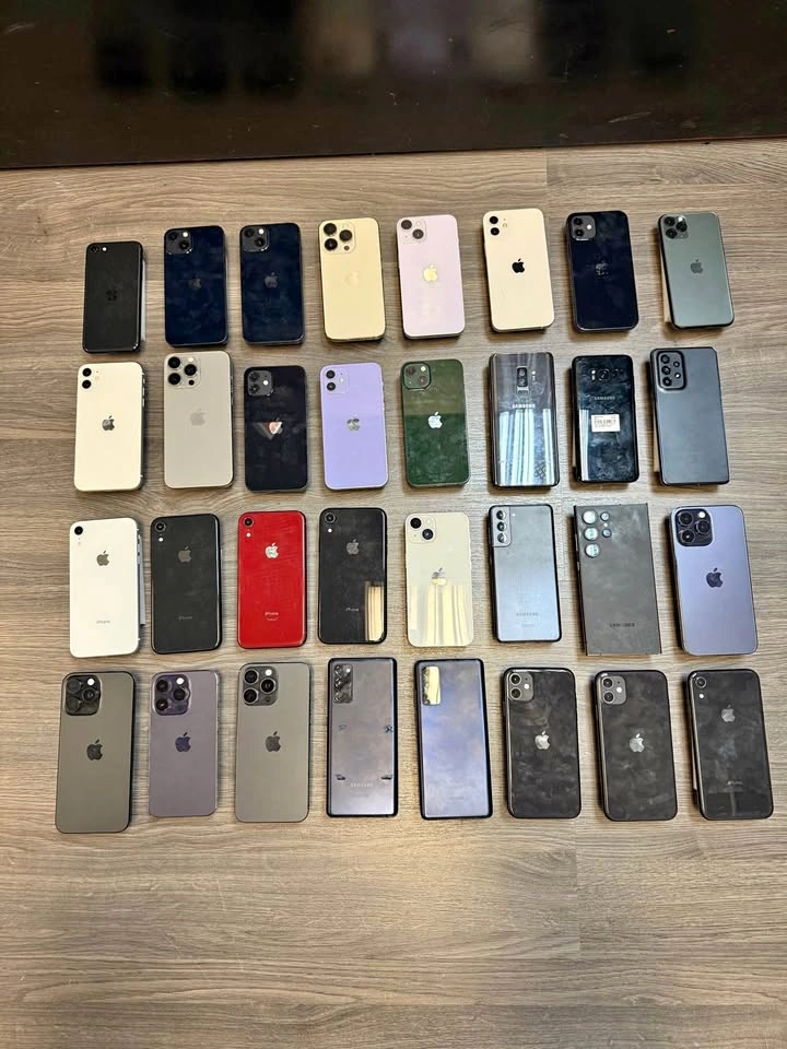 iPhone & Samsung big Lot