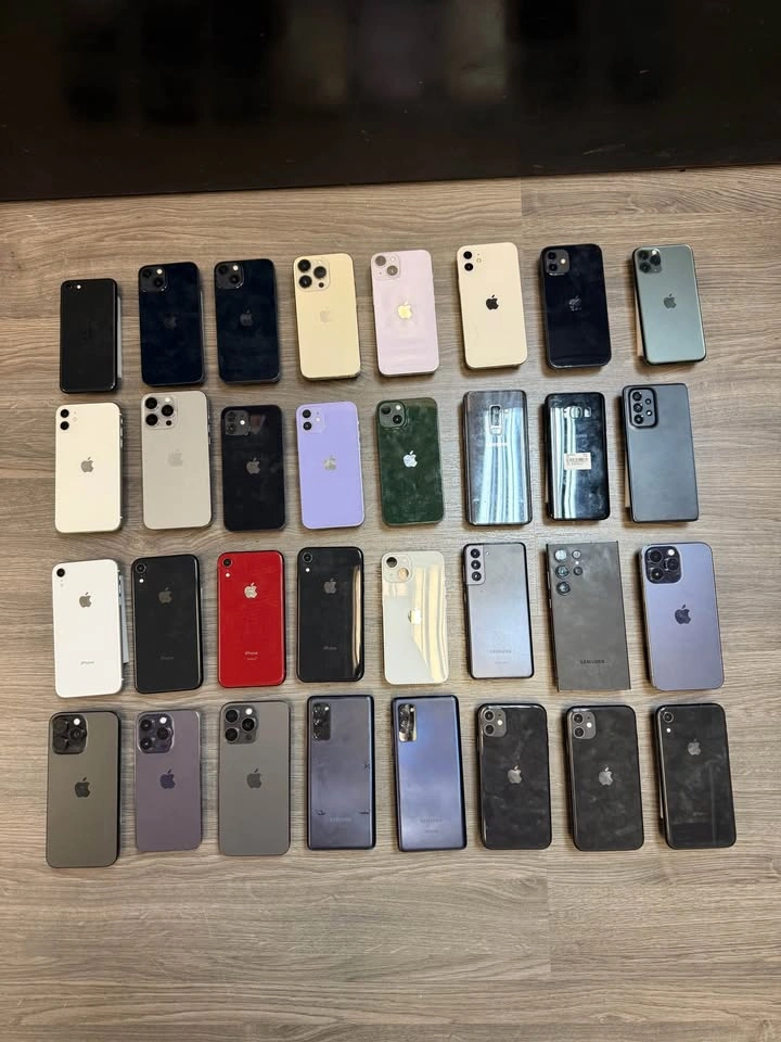 iPhone & Samsung big Lot - photo 4