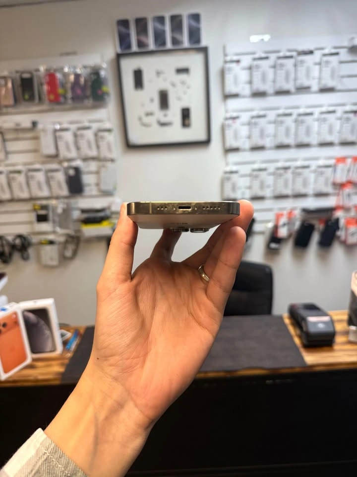 iPhone 14 Pro 128 gb Unlocked - photo 2