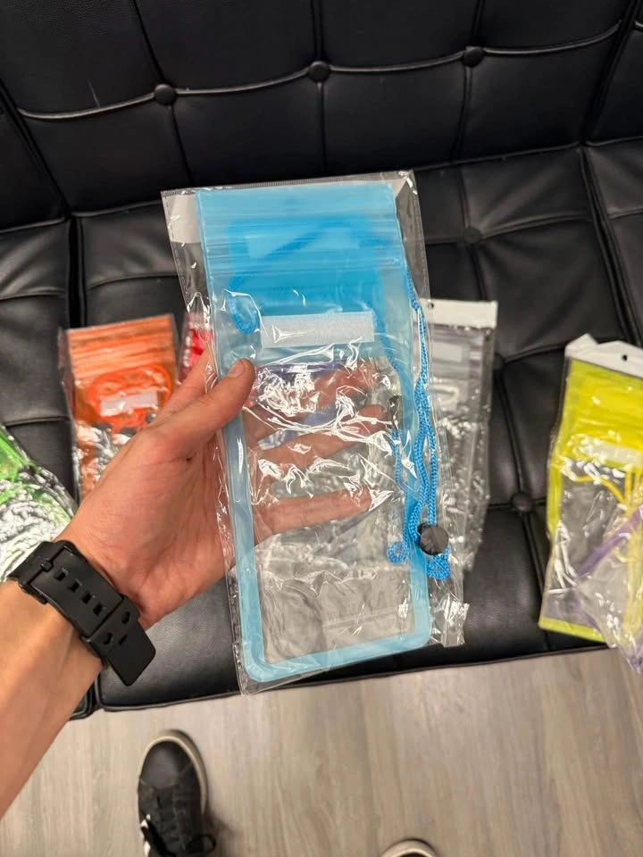 Cheap Waterproof Phone Pouch for Water Pics - photo 4