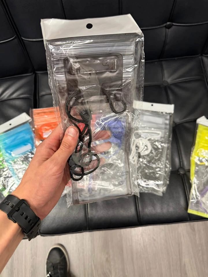 Cheap Waterproof Phone Pouch for Water Pics - photo 5
