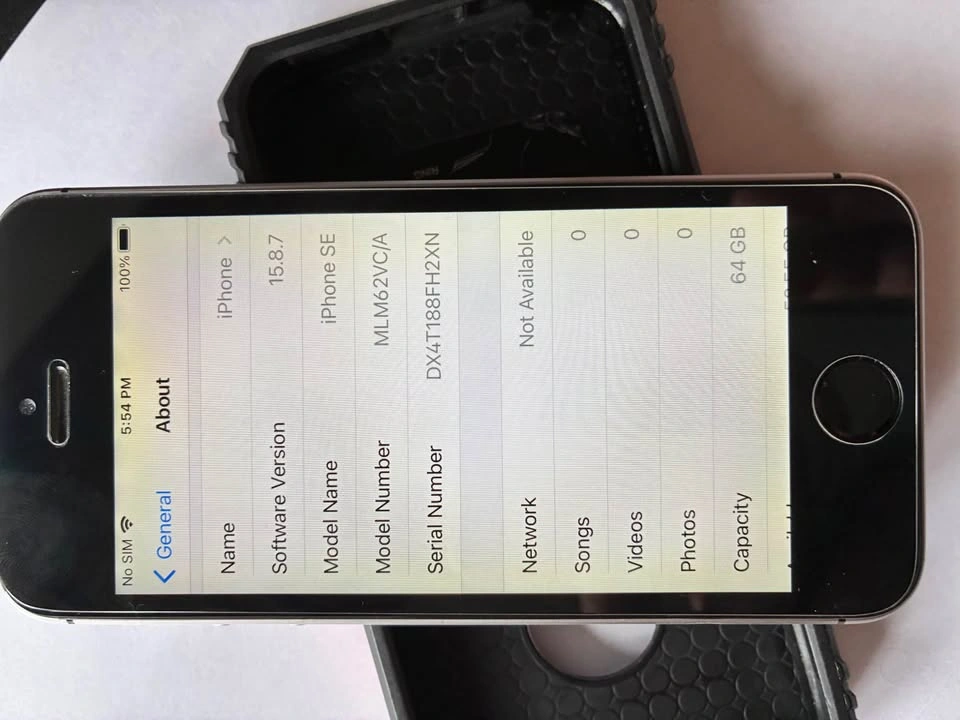 iPhone SE 1st Gen 64GB - Mint Condition - photo 5