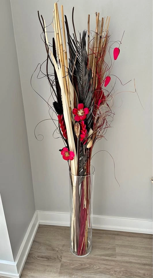 Big Vase with 2 Sets of Dried Flowers - New - Urgent Pickup