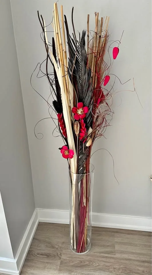 Big Vase with 2 Sets of Dried Flowers - New - Urgent Pickup