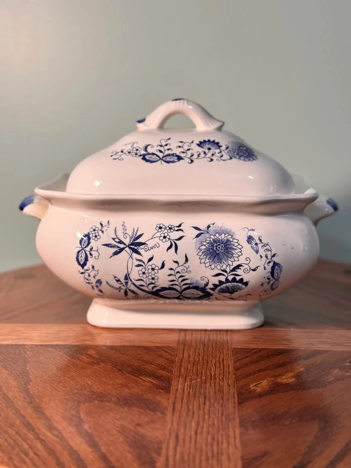 Antique Victorian Blue & White Porcelain Soup Tureen - photo 3