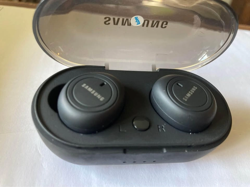 Samsung Buds - photo 2